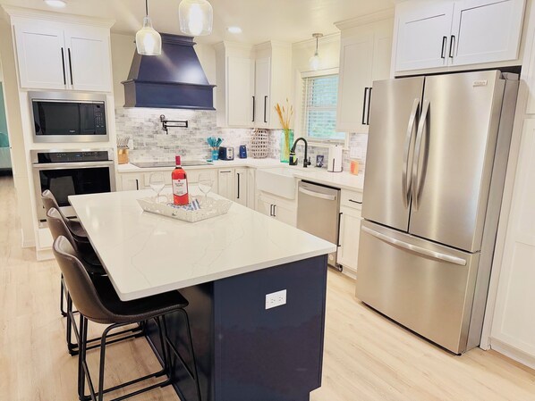 Refrigerador, microondas, horno, placa de cocina