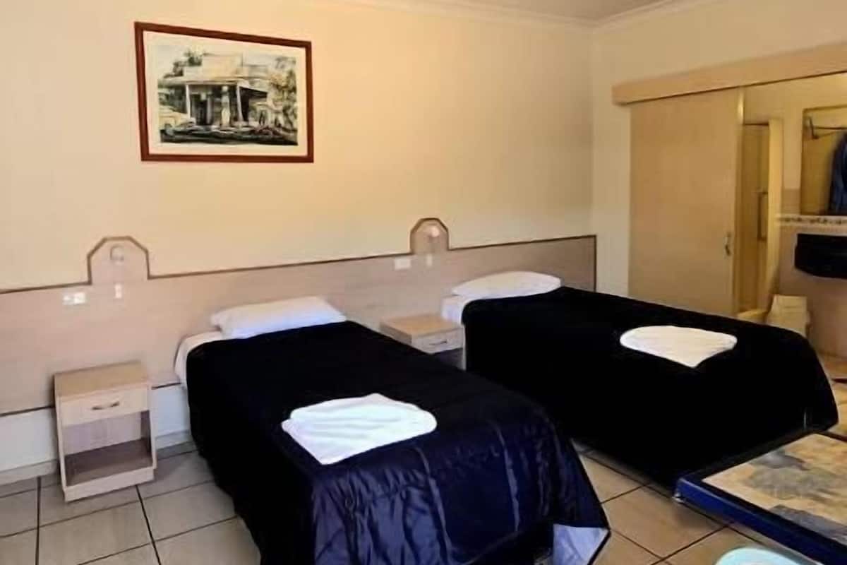 Comfort Double or Twin Room, 2 Twin Beds, Ground Floor | In-room safe, desk, laptop workspace, iron/ironing board