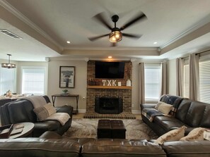 Smart TV, fireplace, books, offices