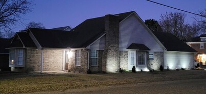 NEW Cozy 3BR Retreat + 2-Car Garage in Historic Texarkana