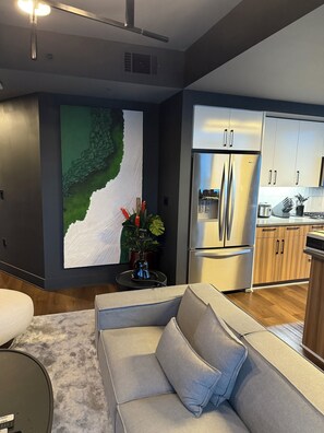 Smart TV, fireplace