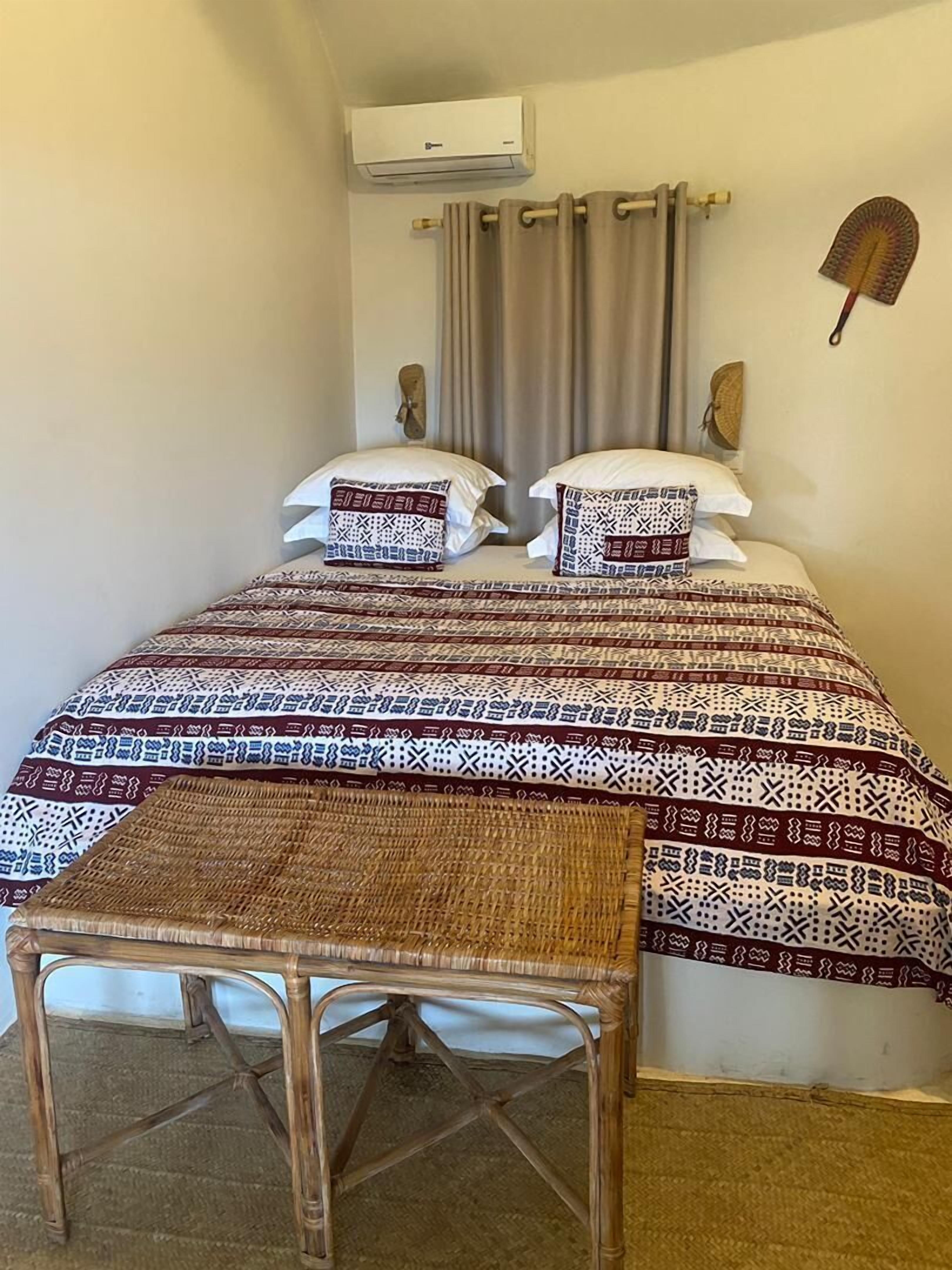 Desk, laptop workspace, free WiFi