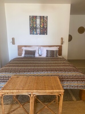 Panoramic Room | Desk, laptop workspace, free WiFi