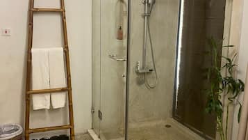 Shower, free toiletries, hair dryer, towels