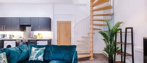 Apartment | Living area | 40-inch LCD TV with cable channels