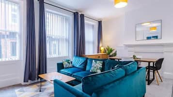 Apartamento | Zona de estar | Televisión LCD de 40 pulgadas con canales por cable