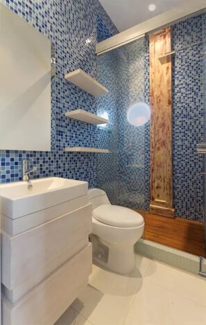 Superior Double Room, City View | Bathroom | Shower, hair dryer, towels, soap
