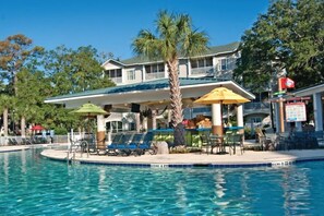 Sisäuima-allas, ulkouima-allas