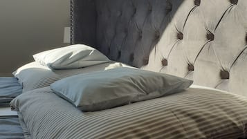 4 bedrooms, iron/ironing board, WiFi, bed sheets