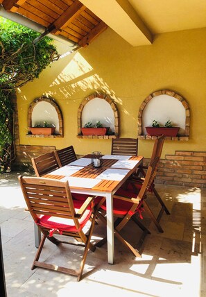 Outdoor dining