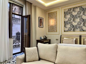 Superior Studio Suite | Premium bedding, down comforters, minibar, in-room safe - Royal Mansion Hotel (Baku)