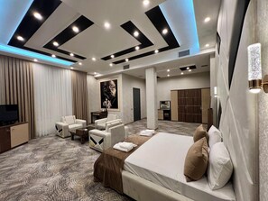 Superior Studio Suite | Premium bedding, down comforters, minibar, in-room safe - Royal Mansion Hotel (Baku)