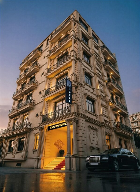Front of property - Royal Mansion Hotel (Baku)