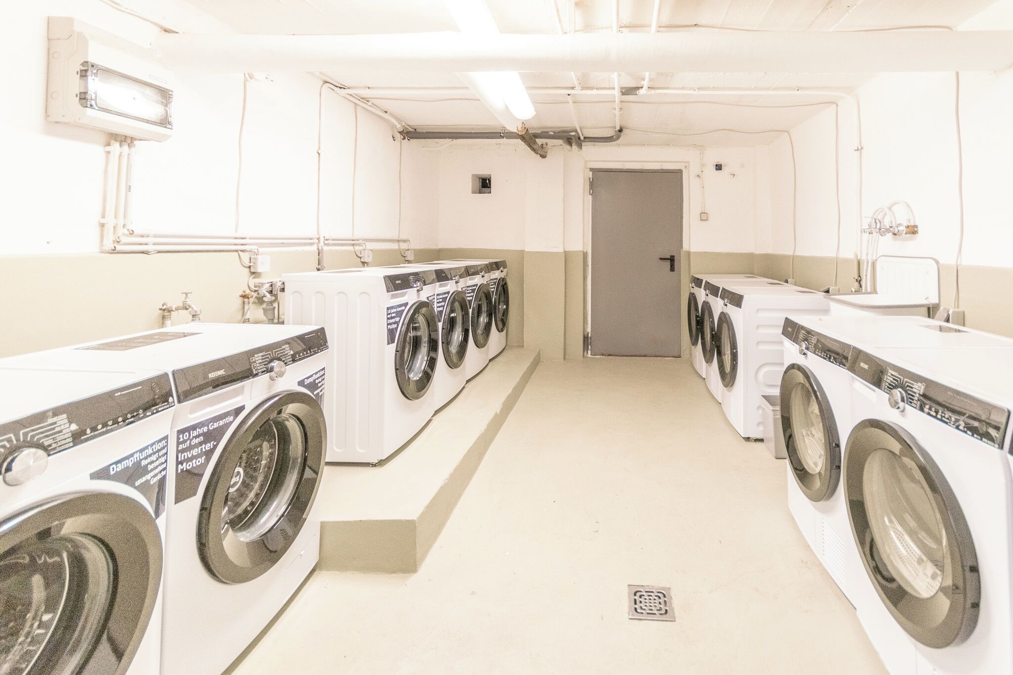 Smart TV 43-inci dengan saluran TV digital dan layanan streaming