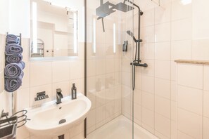 1 dormitorio, ropa de cama de alta calidad, edredones de plumas