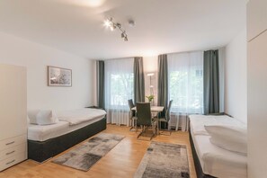1 bedroom, premium bedding, down duvets, memory-foam beds - Hotel Essen (Essen)