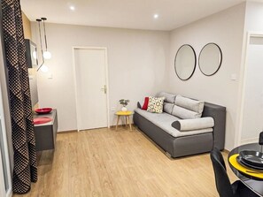 TV - Charming Apartments Tome with Pool - One Bedroom 2 (Vir)