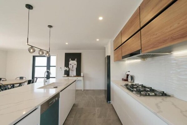 Room - Snowy Peak Apartment (Lake Tekapo)