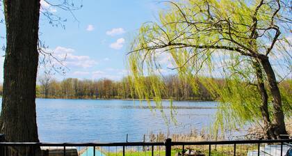 Charming lake front 3-bedroom cottage in Coldwater, Michigan