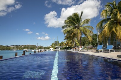 Luxury two-bedroom duplex , 5 minutes walk to the beach