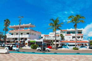 Front of property - Hotel Vistamar (Mazatlán)