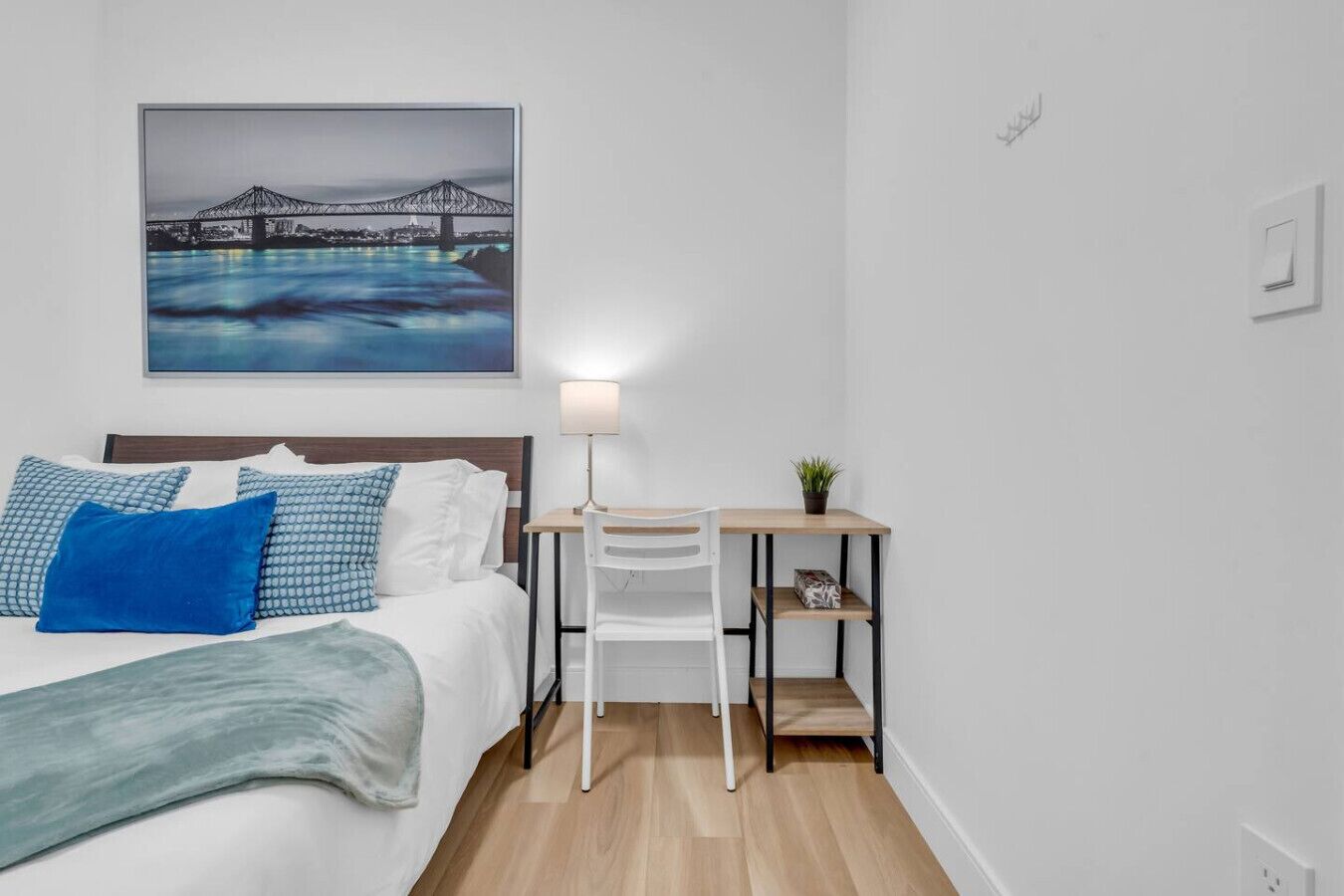 2 多间卧室、办公桌、熨斗/熨衣板、旅行婴儿床