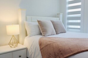 5 bedrooms, desk, iron/ironing board, travel crib