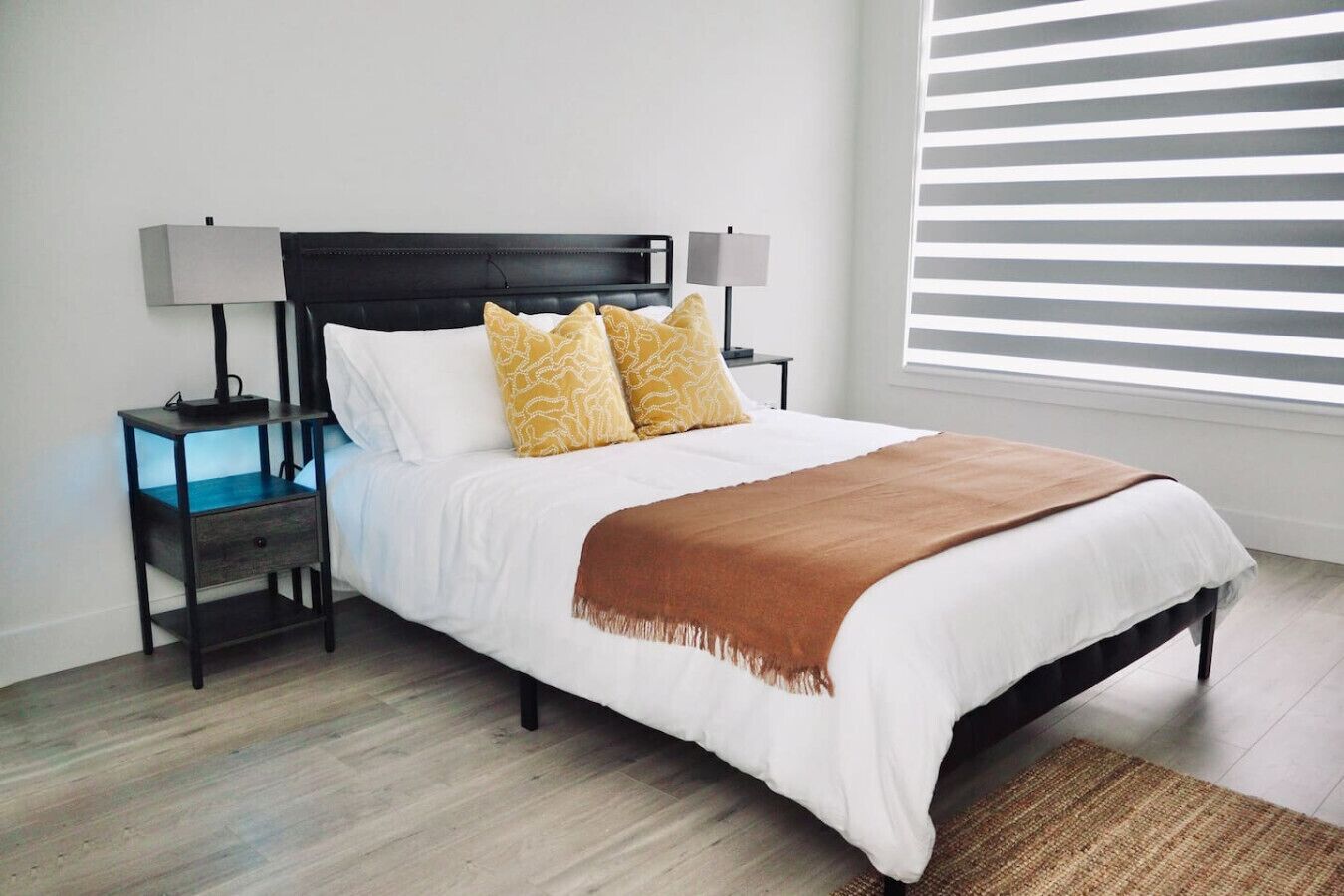 6 bedrooms, desk, iron/ironing board, travel cot