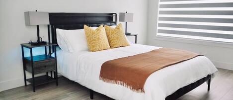 6 bedrooms, desk, iron/ironing board, travel cot