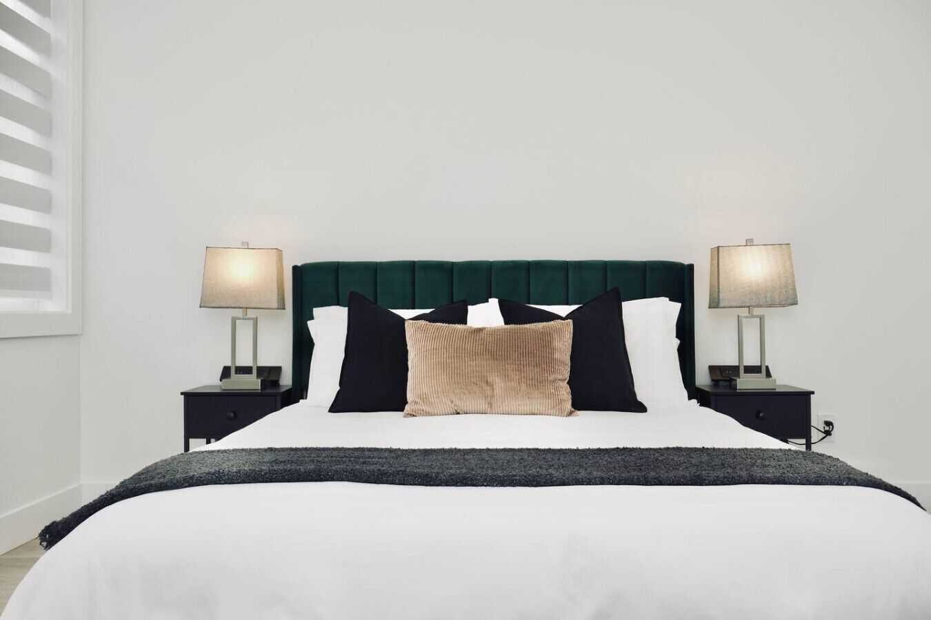 6 dormitoris, escriptori i planxa i posts de planxar 