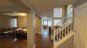 Interior - The Ridge Escape-3BR Deluxe Stay (Calgary)