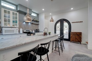 Refrigerador, microondas, parrilla de estufa y lavavajillas