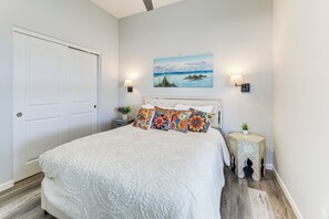 1 bedroom, desk, WiFi, bed sheets - Cozy Couple's Retreat w/ Views in Apache Junction (Apache Junction)