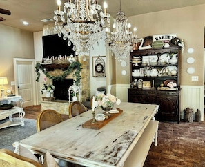 Dining - Charming Farmhouse, Hot Tub, Pool, Outdoor Kitchen, Farm animals & Stocked Pond. (Diana)