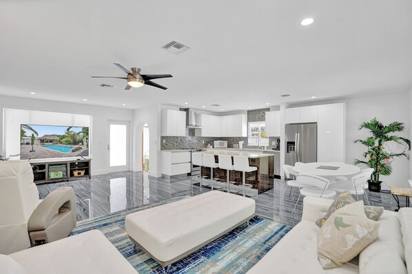 Living area - Daddy House (Fort Lauderdale)