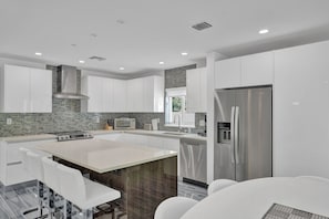 House, Pool View | Private kitchen - Daddy House (Fort Lauderdale)