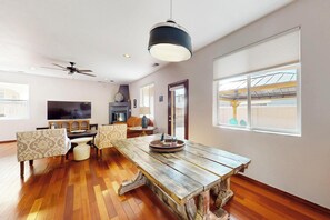 Dining - Visiting ABQ for a conf? Home centrally located get anywhere in the city in 20m. (Albuquerque)
