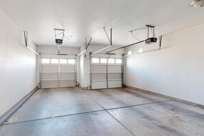 Interior - Visiting ABQ for a conf? Home centrally located get anywhere in the city in 20m. (Albuquerque)