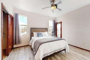 3 bedrooms, travel crib, WiFi, bed sheets