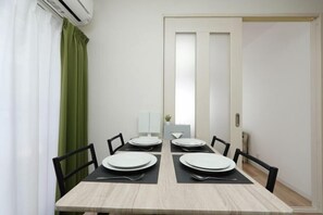 Room - Kuromon Royal Ueno Apartment (Osaka)