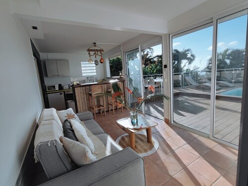 Beautiful apartment with private pool and exceptional sea view