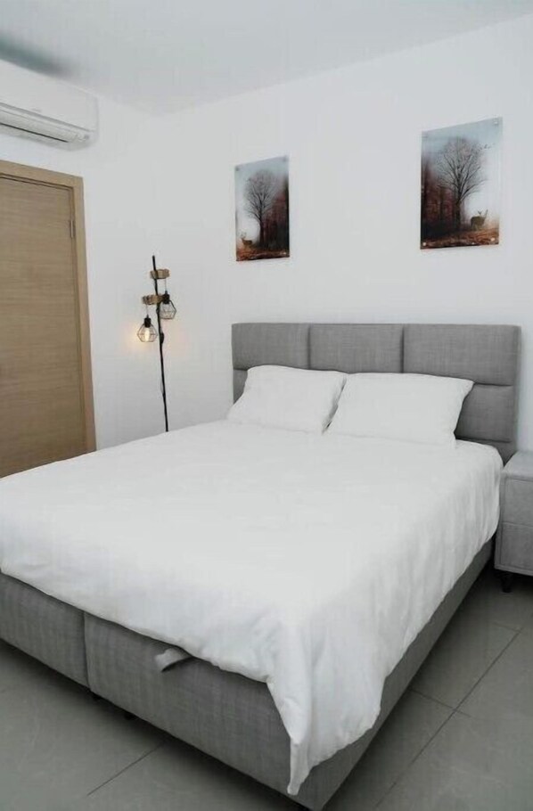 2 bedrooms, iron/ironing board, WiFi