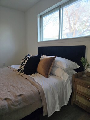 3 bedrooms, iron/ironing board, WiFi, bed sheets