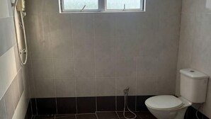 A bathroom with a toilet, a shower, and a window. - Syajie Koptown Hotel (Segamat)