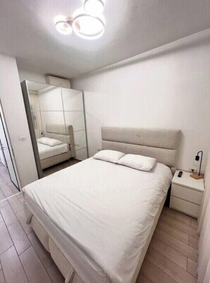 2 bedrooms, iron/ironing board, WiFi, bed sheets