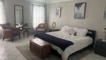 4 bedrooms, iron/ironing board, WiFi, bed sheets