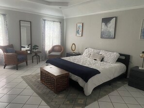 4 bedrooms, iron/ironing board, WiFi, bed sheets