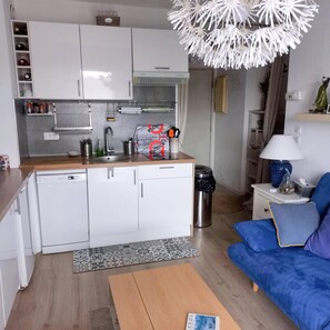 Mikroaaltouuni, uuni, liesi, astianpesukone
