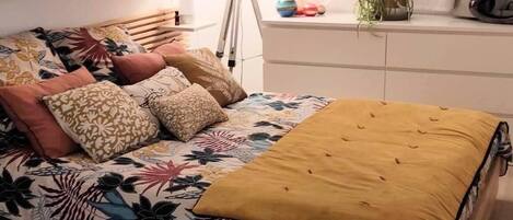 2 habitaciones, tabla de planchar con plancha, wifi y ropa de cama