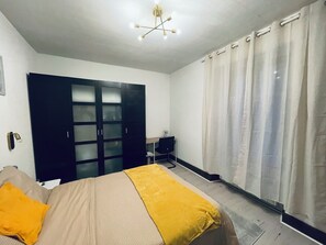 2 chambres, fer et planche à repasser, Wi-Fi, draps fournis